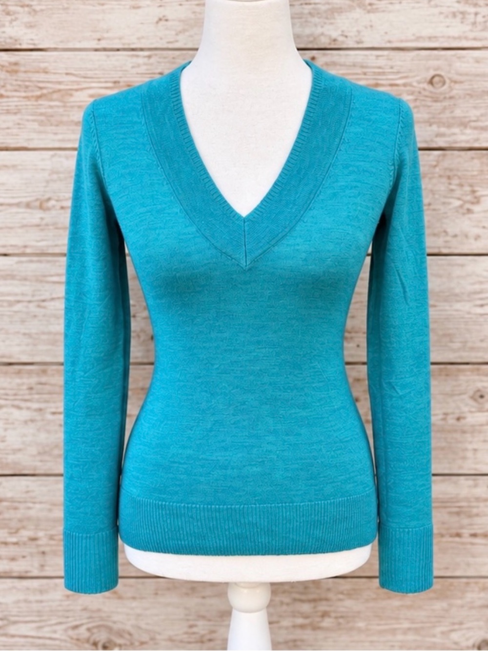 The Limited XS women’s lightweight sweater v-neck long sleeved teal
